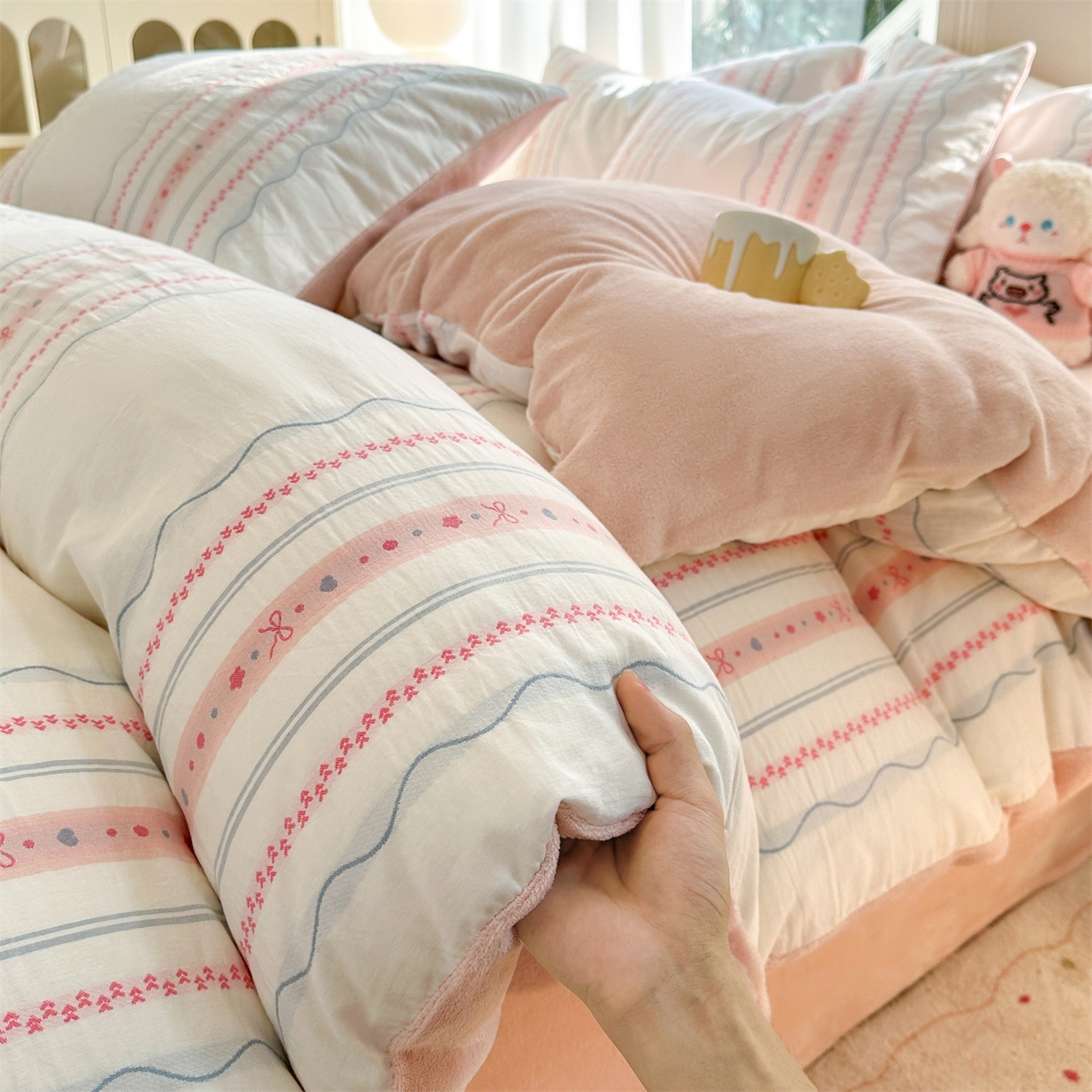 91家纺网 家纺一手货源 找家纺 （总）灰鲸 2025新款A版全棉色织提花B版牛奶绒四件套系列