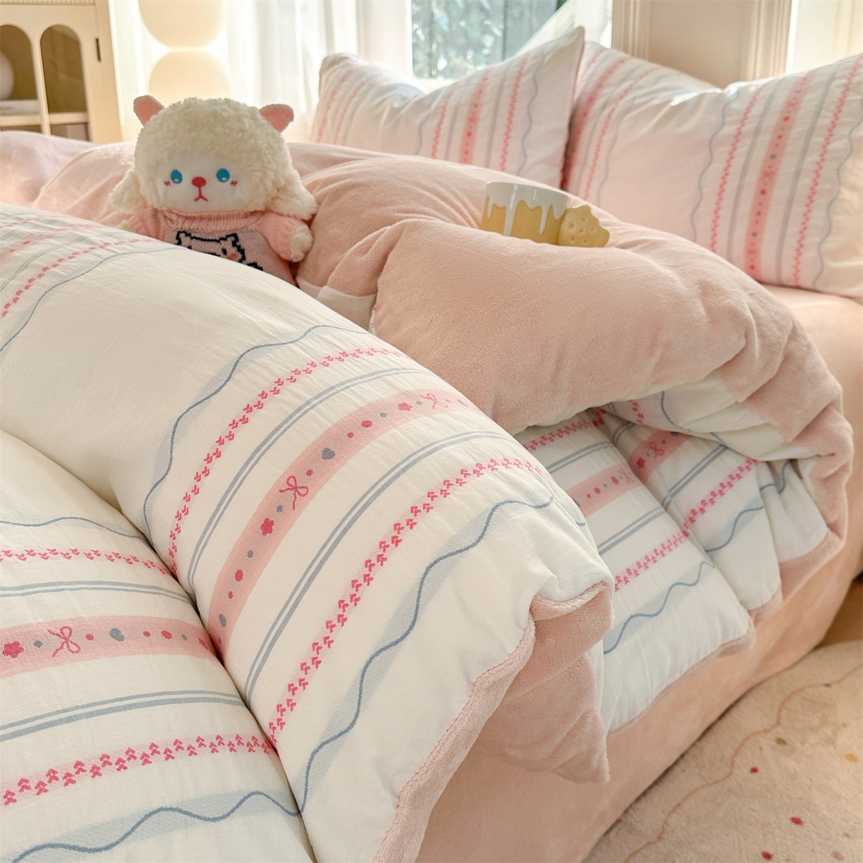 91家纺网 家纺一手货源 找家纺 （总）灰鲸 2025新款A版全棉色织提花B版牛奶绒四件套系列