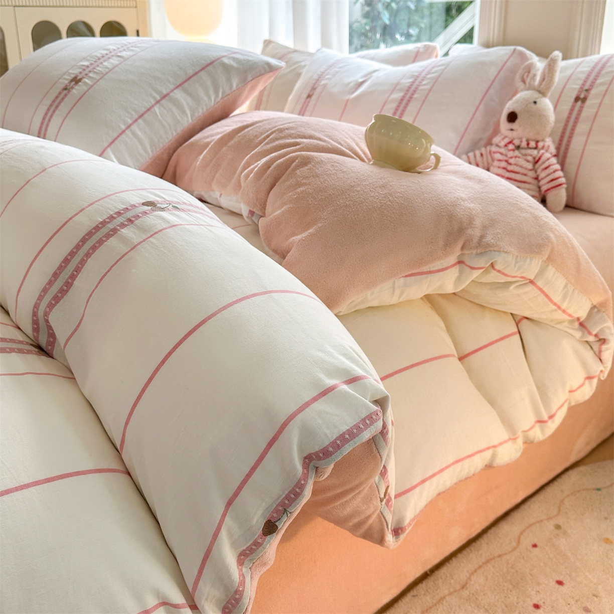 91家纺网 家纺一手货源 找家纺 （总）灰鲸 2025新款A版全棉色织提花B版牛奶绒四件套系列