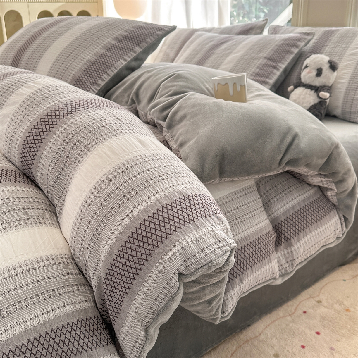 91家纺网 家纺一手货源 找家纺 （总）灰鲸 2025新款A版全棉色织提花B版牛奶绒四件套系列