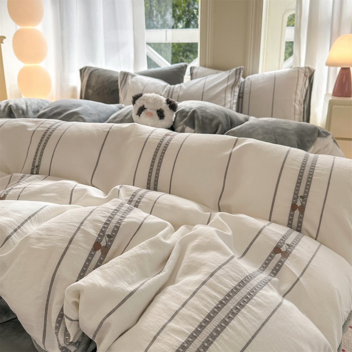 91家纺网 家纺一手货源 找家纺 灰鲸 2025新款A版全棉色织提花B版牛奶绒四件套系列 棉+绒-樱诺灰