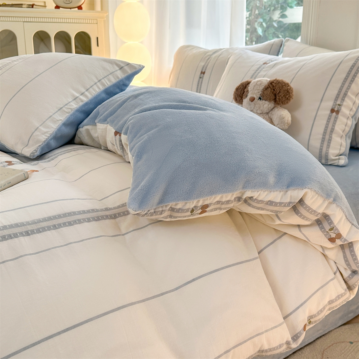 91家纺网 家纺一手货源 找家纺 灰鲸 2025新款A版全棉色织提花B版牛奶绒四件套系列 棉+绒-樱诺蓝