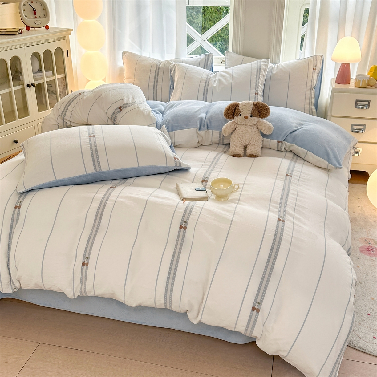 91家纺网 家纺一手货源 找家纺 灰鲸 2025新款A版全棉色织提花B版牛奶绒四件套系列 棉+绒-樱诺蓝