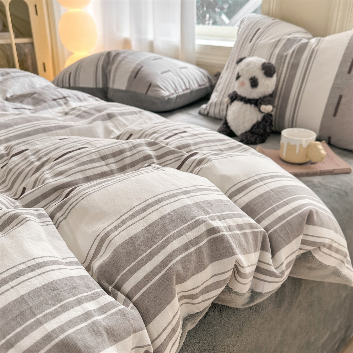 91家纺网 家纺一手货源 找家纺 灰鲸 2025新款A版全棉色织提花B版牛奶绒四件套系列 棉+绒-速写灰