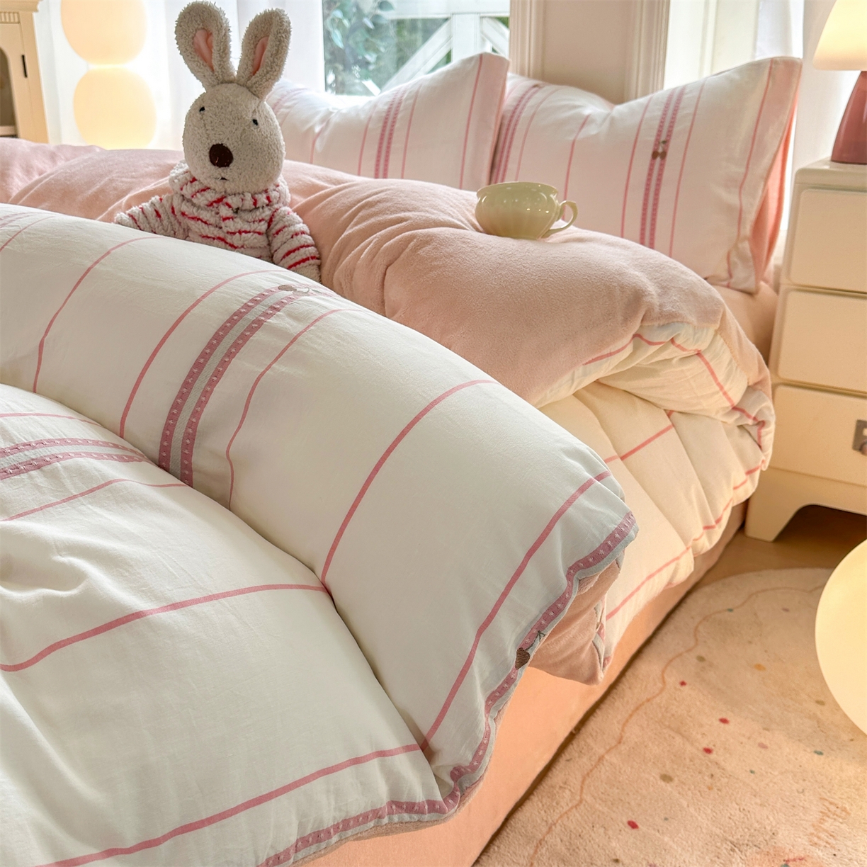 91家纺网 家纺一手货源 找家纺 灰鲸 2025新款A版全棉色织提花B版牛奶绒四件套系列 棉+绒-樱诺粉