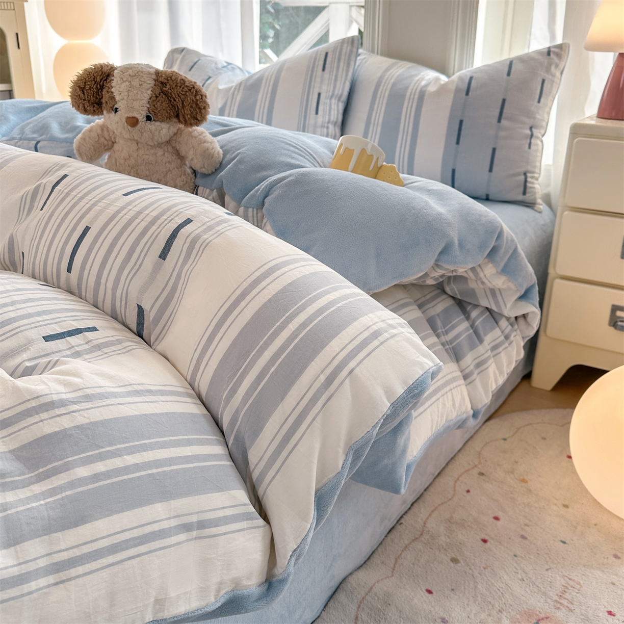 91家纺网 家纺一手货源 找家纺 灰鲸 2025新款A版全棉色织提花B版牛奶绒四件套系列 棉+绒-速写蓝