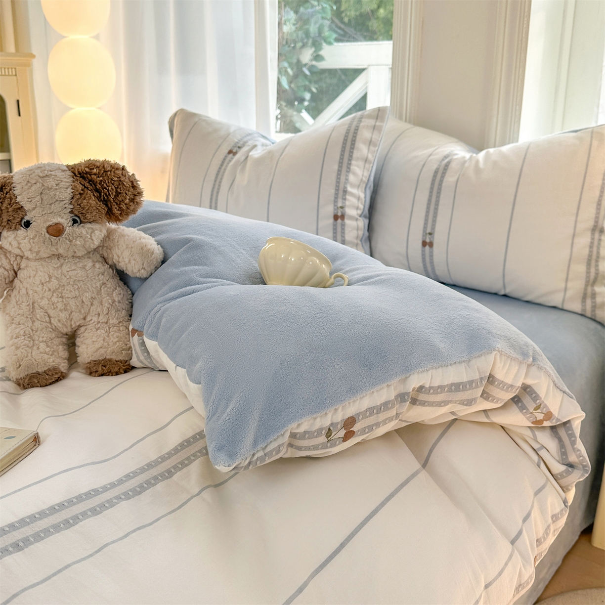 91家纺网 家纺一手货源 找家纺 灰鲸 2025新款A版全棉色织提花B版牛奶绒四件套系列 棉+绒-樱诺蓝