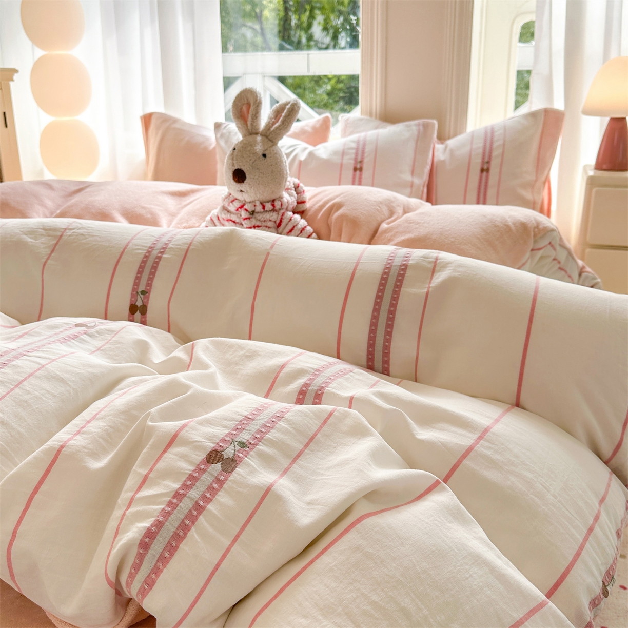 91家纺网 家纺一手货源 找家纺 灰鲸 2025新款A版全棉色织提花B版牛奶绒四件套系列 棉+绒-樱诺粉