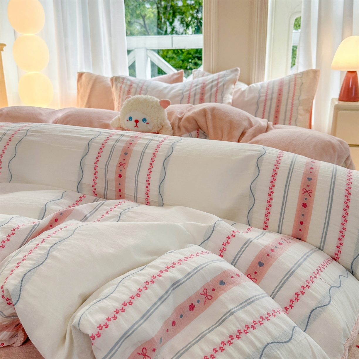 91家纺网 家纺一手货源 找家纺 灰鲸 2025新款A版全棉色织提花B版牛奶绒四件套系列 棉+绒-简爱粉