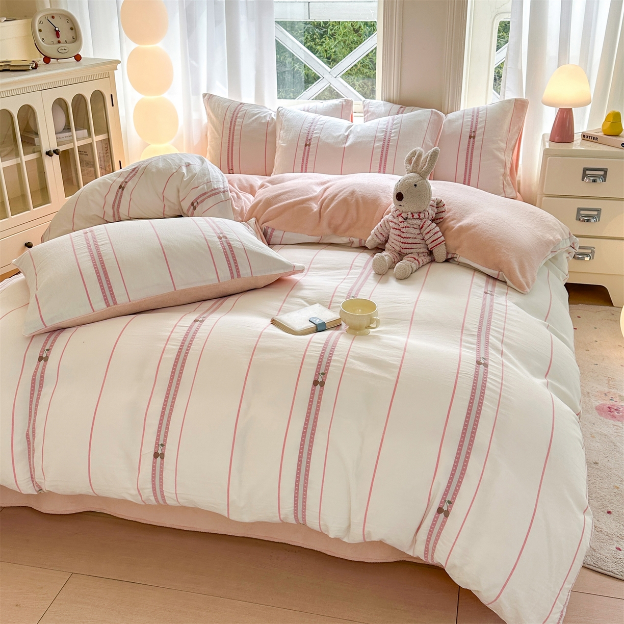 91家纺网 家纺一手货源 找家纺 灰鲸 2025新款A版全棉色织提花B版牛奶绒四件套系列 棉+绒-樱诺粉