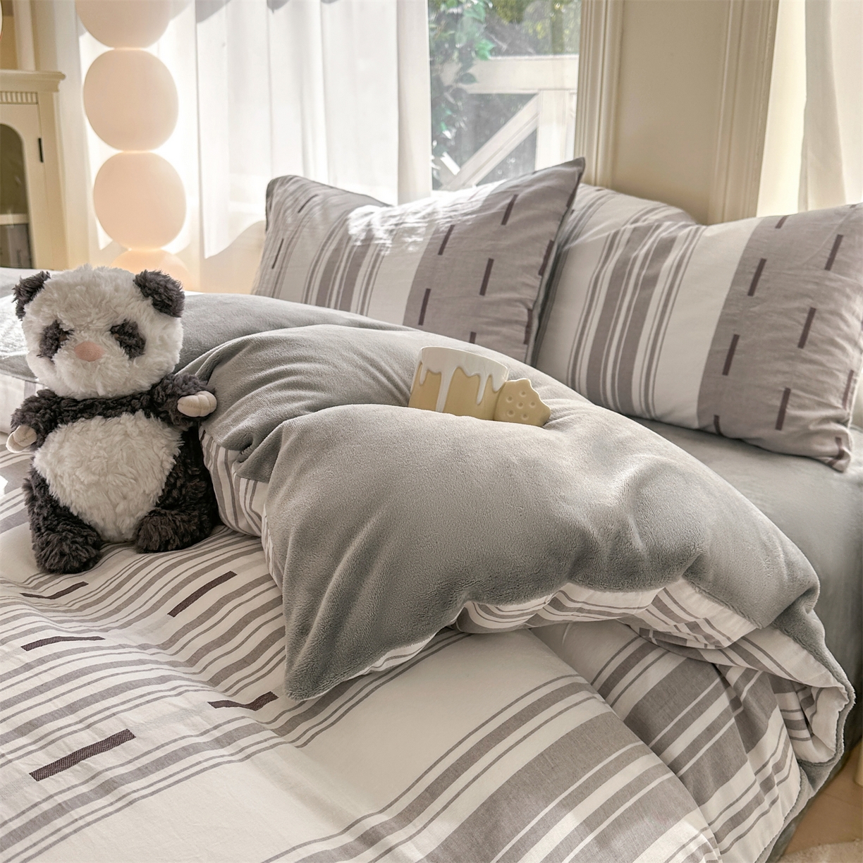 91家纺网 家纺一手货源 找家纺 灰鲸 2025新款A版全棉色织提花B版牛奶绒四件套系列 棉+绒-速写灰