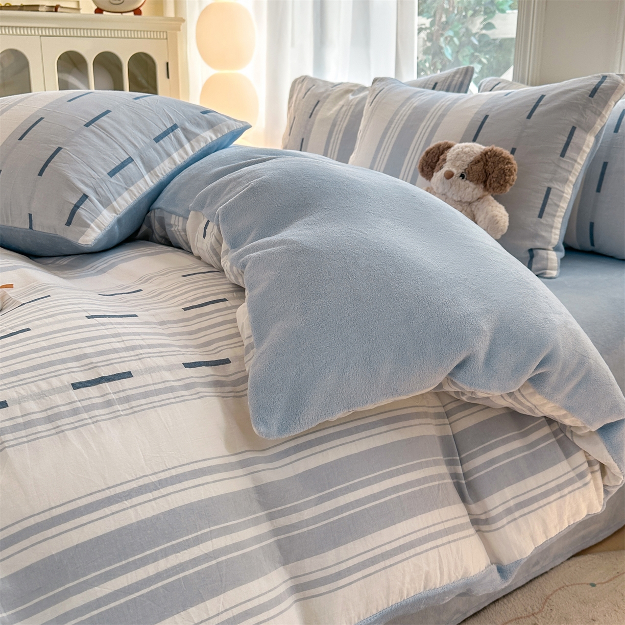 91家纺网 家纺一手货源 找家纺 灰鲸 2025新款A版全棉色织提花B版牛奶绒四件套系列 棉+绒-速写蓝