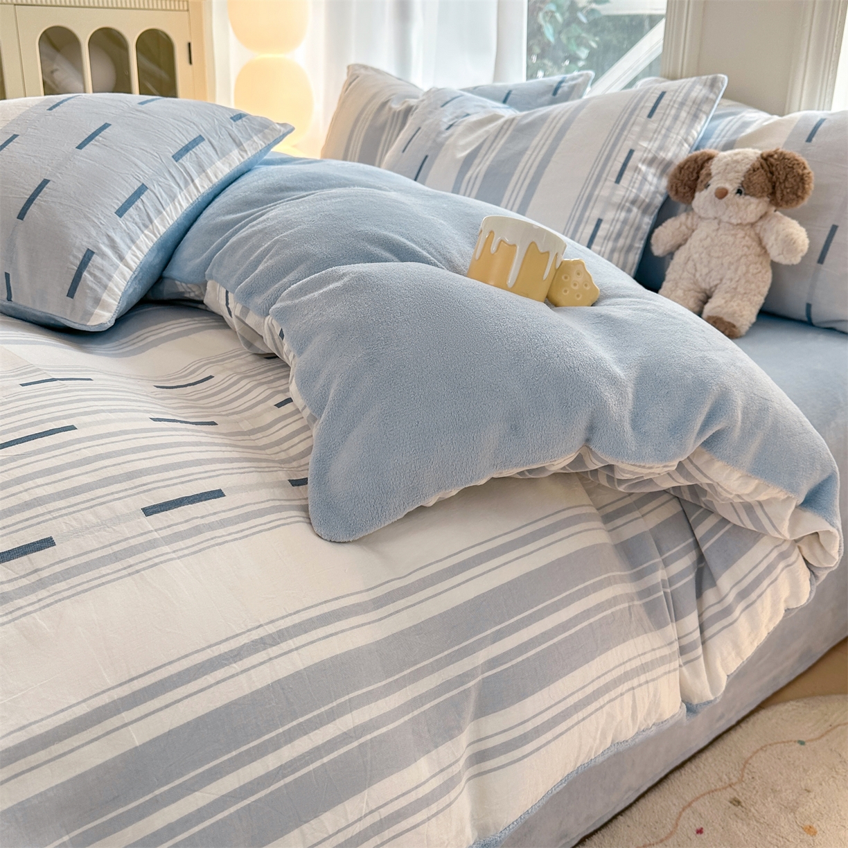 91家纺网 家纺一手货源 找家纺 灰鲸 2025新款A版全棉色织提花B版牛奶绒四件套系列 棉+绒-速写蓝