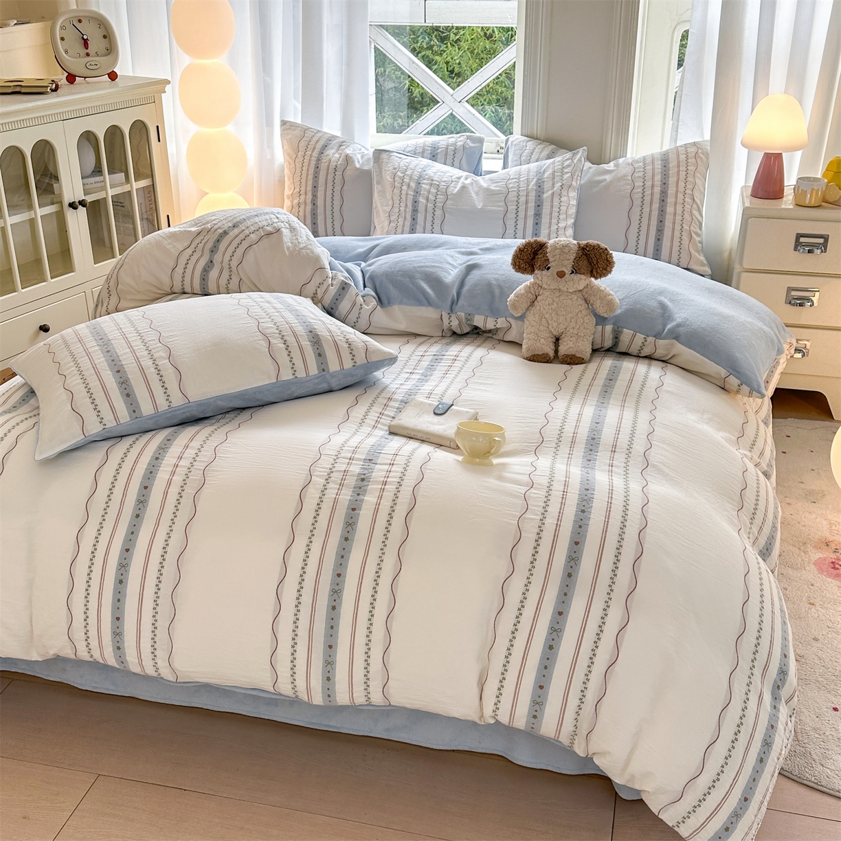 91家纺网 家纺一手货源 找家纺 灰鲸 2025新款A版全棉色织提花B版牛奶绒四件套系列 棉+绒-简爱蓝