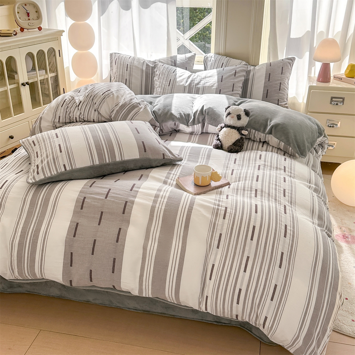 91家纺网 家纺一手货源 找家纺 灰鲸 2025新款A版全棉色织提花B版牛奶绒四件套系列 棉+绒-速写灰