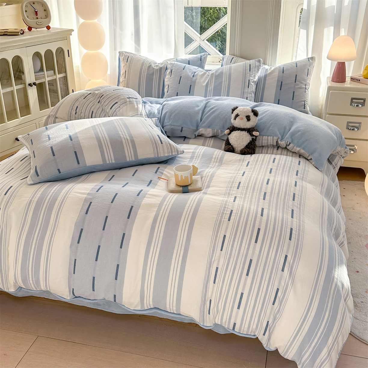 91家纺网 家纺一手货源 找家纺 灰鲸 2025新款A版全棉色织提花B版牛奶绒四件套系列 棉+绒-速写蓝