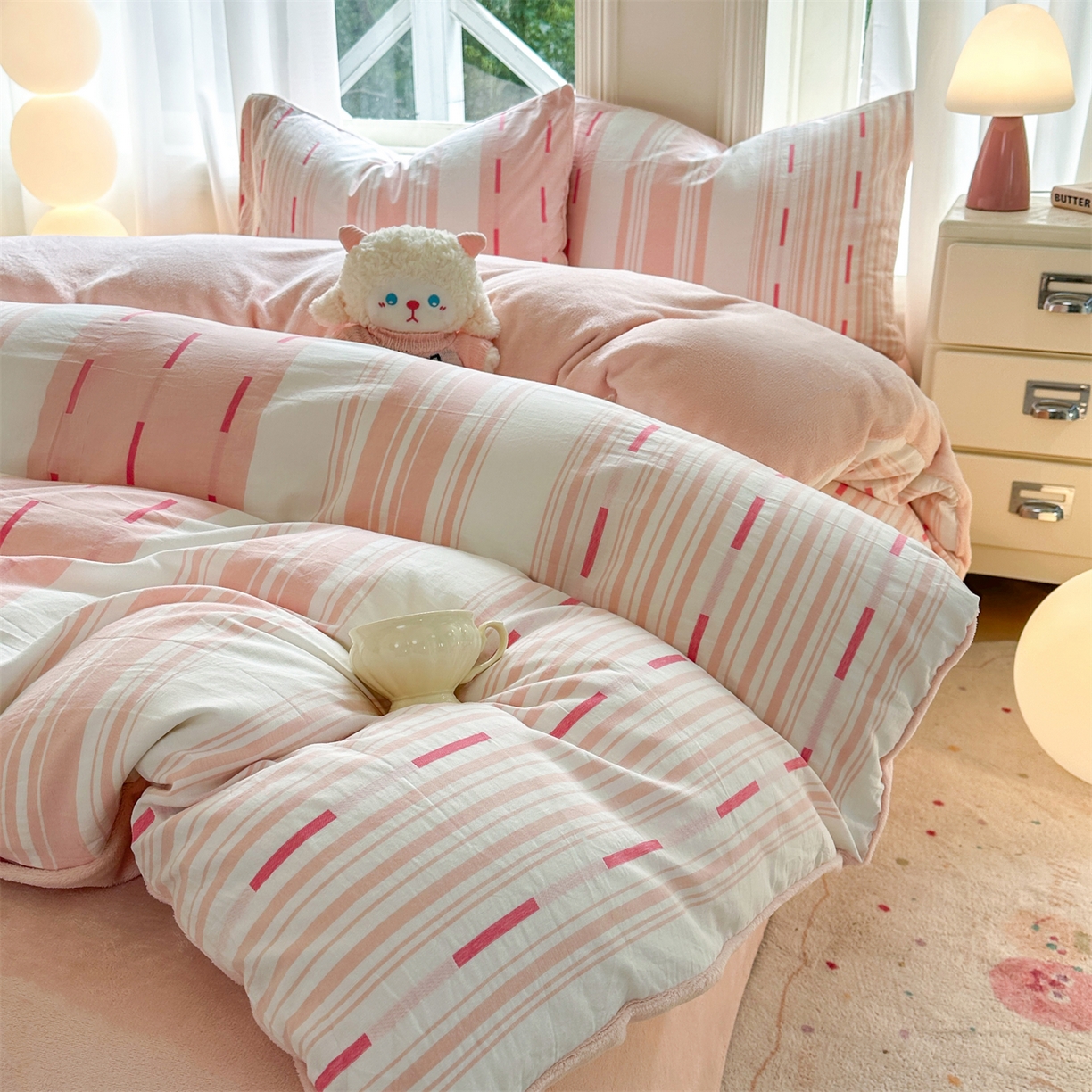 91家纺网 家纺一手货源 找家纺 灰鲸 2025新款A版全棉色织提花B版牛奶绒四件套系列 棉+绒-速写粉