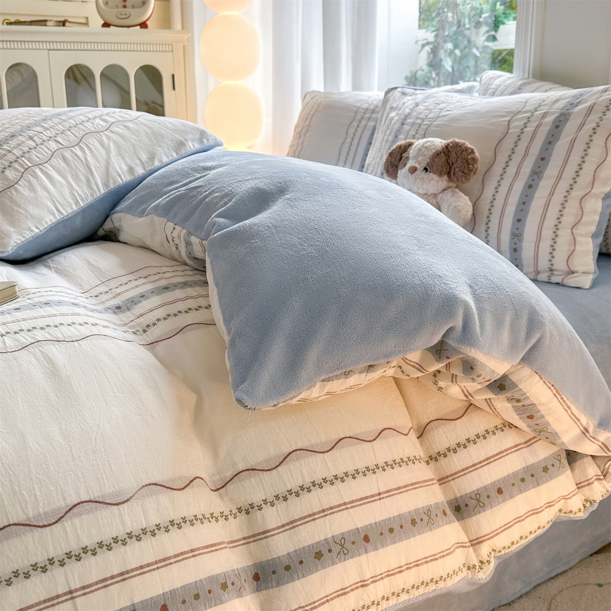 91家纺网 家纺一手货源 找家纺 灰鲸 2025新款A版全棉色织提花B版牛奶绒四件套系列 棉+绒-简爱蓝