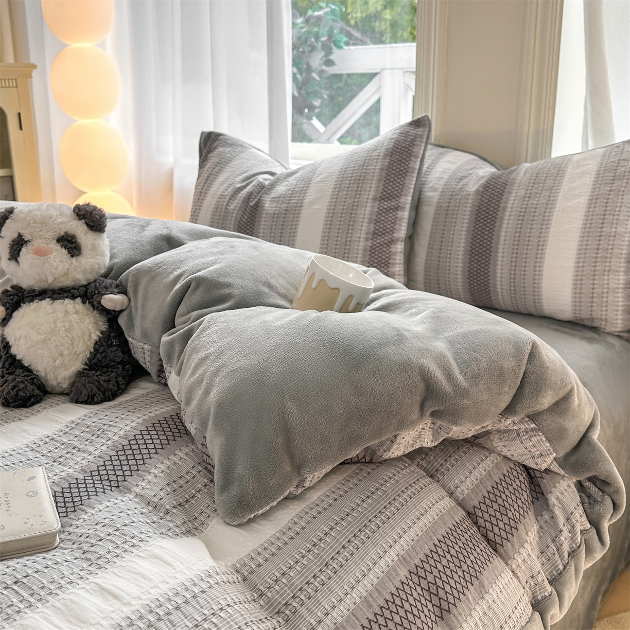 91家纺网 家纺一手货源 找家纺 灰鲸 2025新款A版全棉色织提花B版牛奶绒四件套系列 棉+绒-泛歌灰