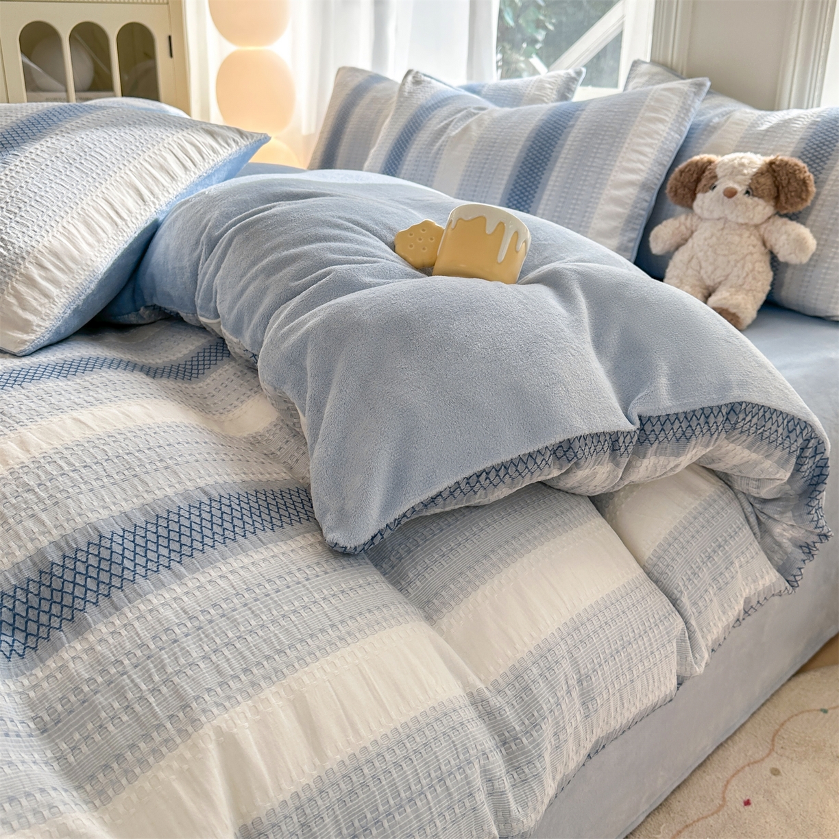 91家纺网 家纺一手货源 找家纺 灰鲸 2025新款A版全棉色织提花B版牛奶绒四件套系列 棉+绒-泛歌蓝