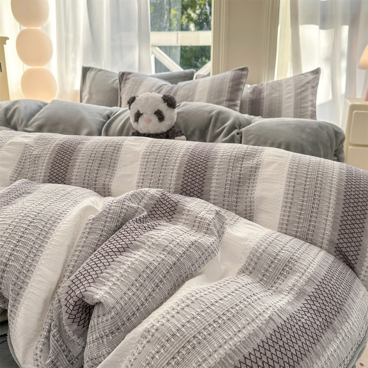 91家纺网 家纺一手货源 找家纺 灰鲸 2025新款A版全棉色织提花B版牛奶绒四件套系列 棉+绒-泛歌灰