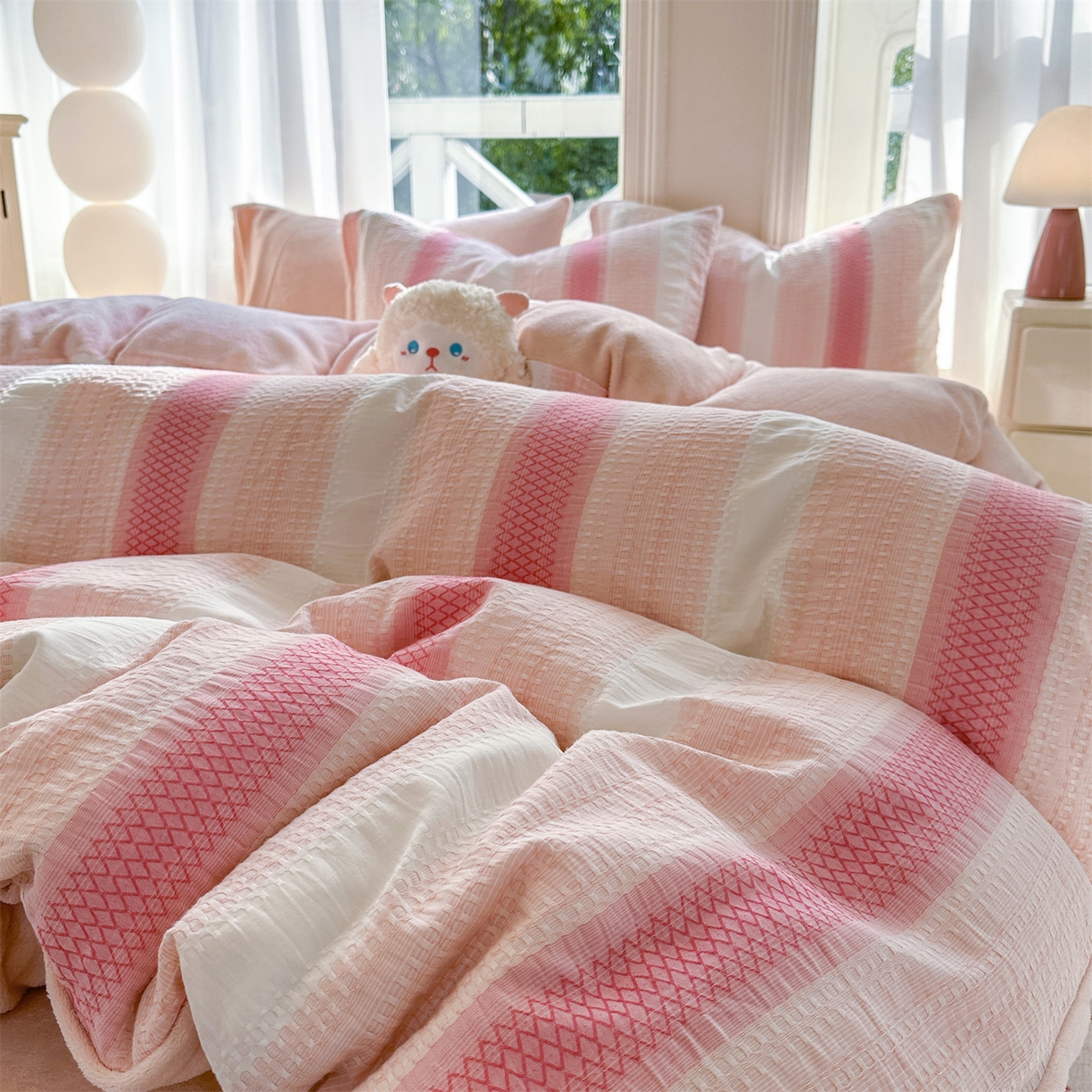 91家纺网 家纺一手货源 找家纺 灰鲸 2025新款A版全棉色织提花B版牛奶绒四件套系列 棉+绒-泛歌粉