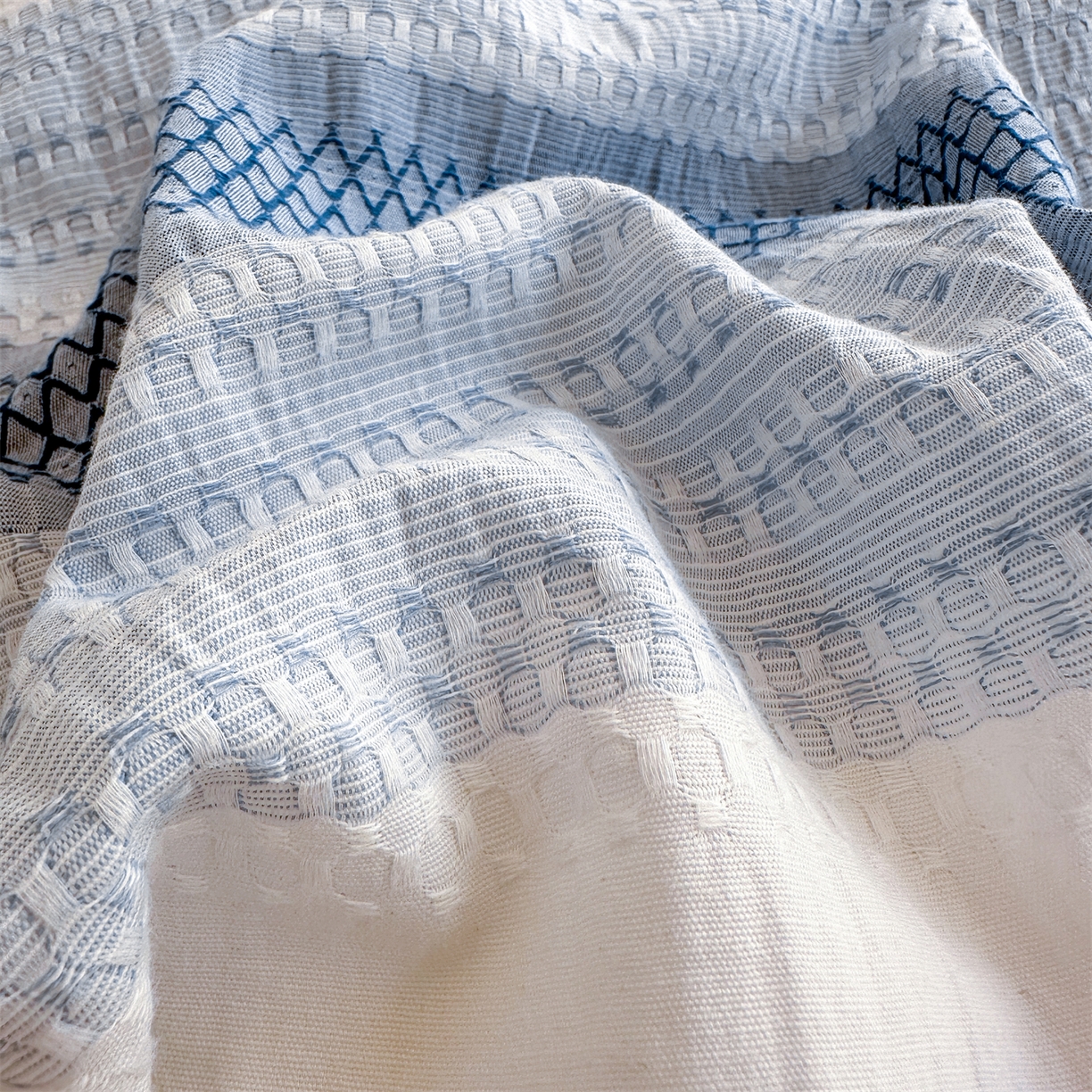 91家纺网 家纺一手货源 找家纺 灰鲸 2025新款A版全棉色织提花B版牛奶绒四件套系列 棉+绒-泛歌蓝