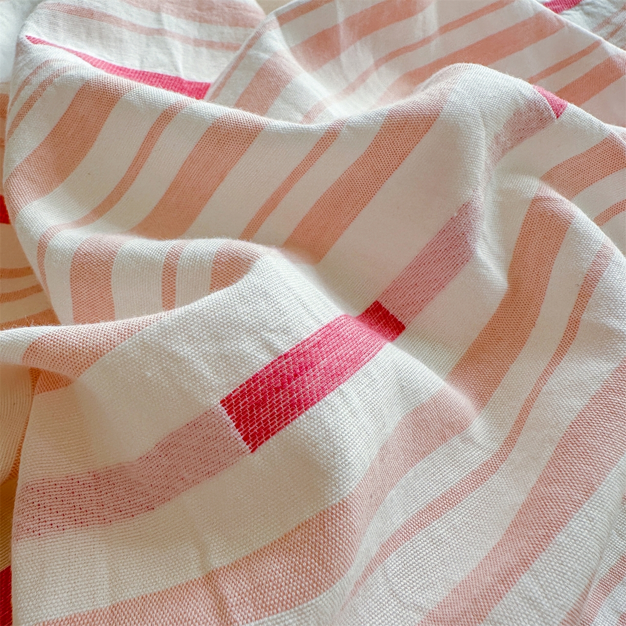 91家纺网 家纺一手货源 找家纺 灰鲸 2025新款A版全棉色织提花B版牛奶绒四件套系列 棉+绒-速写粉