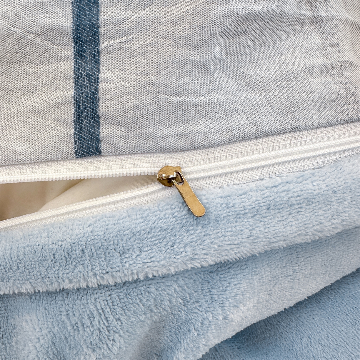 91家纺网 家纺一手货源 找家纺 灰鲸 2025新款A版全棉色织提花B版牛奶绒四件套系列 棉+绒-速写蓝