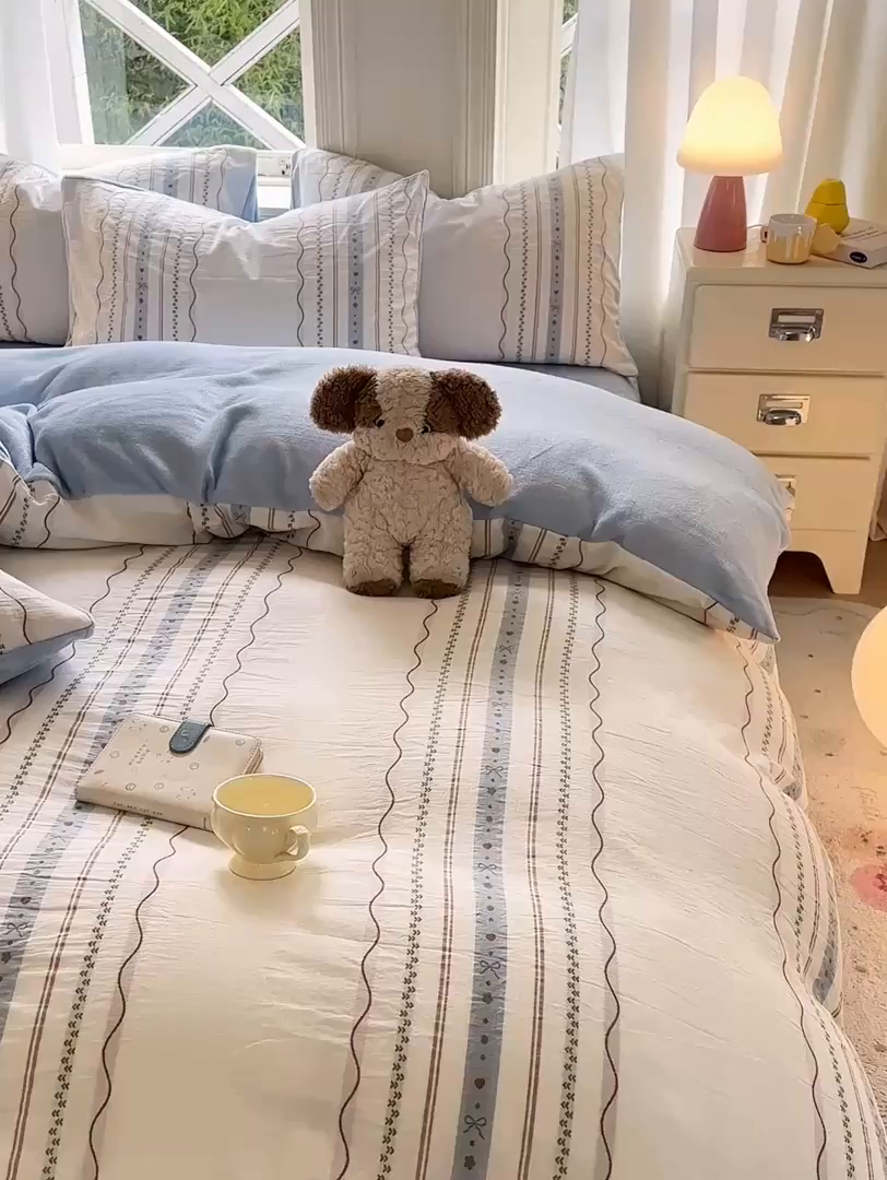 91家纺网 家纺一手货源 找家纺 灰鲸 2025新款A版全棉色织提花B版牛奶绒四件套系列 棉+绒-简爱蓝