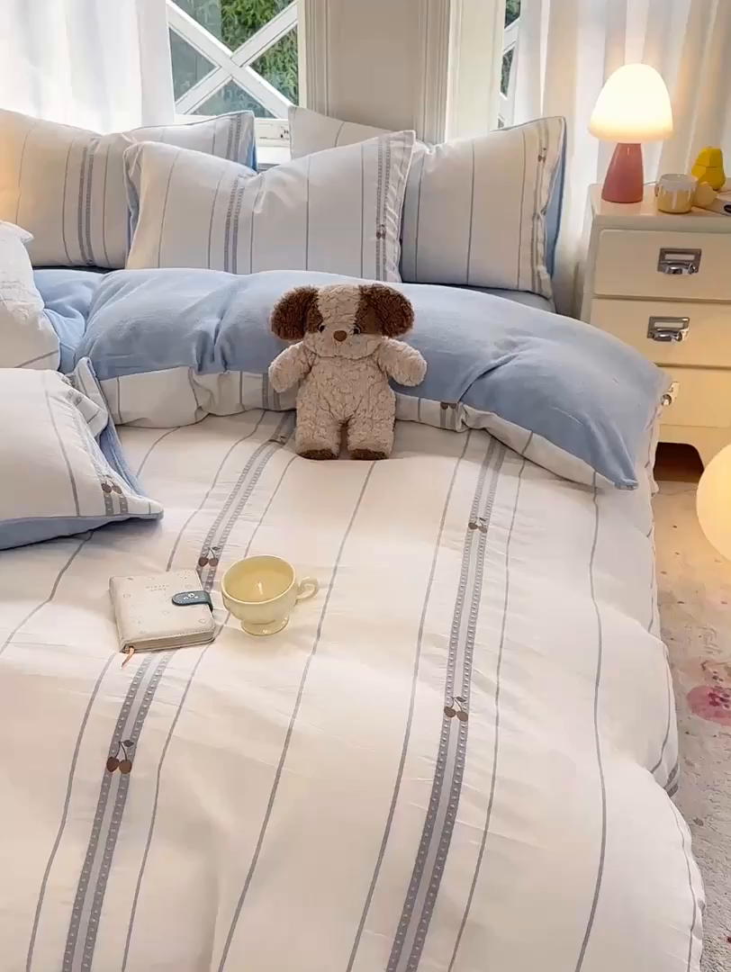 91家纺网 家纺一手货源 找家纺 灰鲸 2025新款A版全棉色织提花B版牛奶绒四件套系列 棉+绒-樱诺蓝