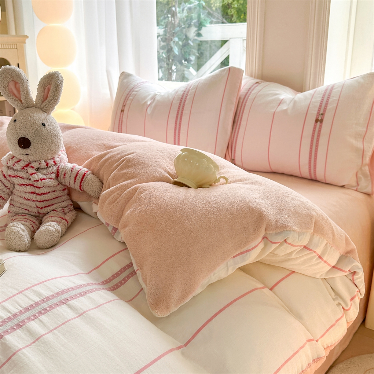 91家纺网 家纺一手货源 找家纺 灰鲸 2025新款A版全棉色织提花B版牛奶绒四件套系列 棉+绒-樱诺粉