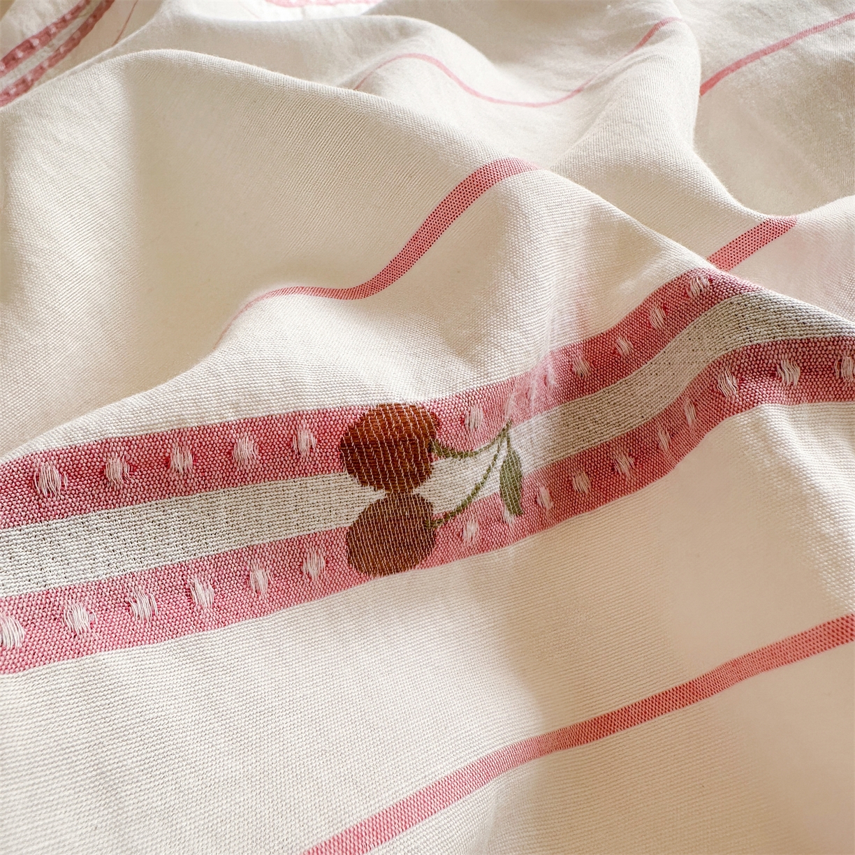 91家纺网 家纺一手货源 找家纺 灰鲸 2025新款A版全棉色织提花B版牛奶绒四件套系列 棉+绒-樱诺粉