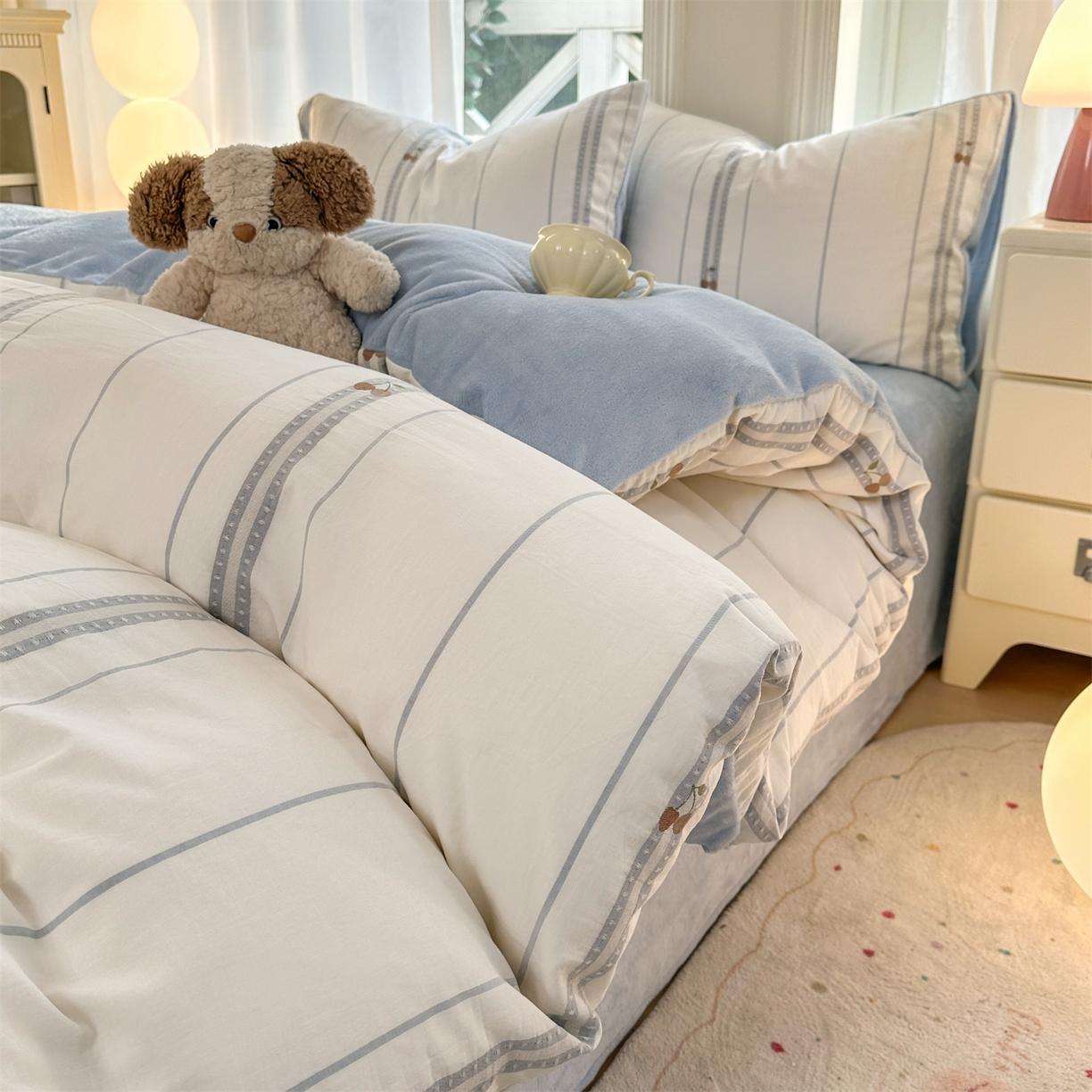 91家纺网 家纺一手货源 找家纺 灰鲸 2025新款A版全棉色织提花B版牛奶绒四件套系列 棉+绒-樱诺蓝