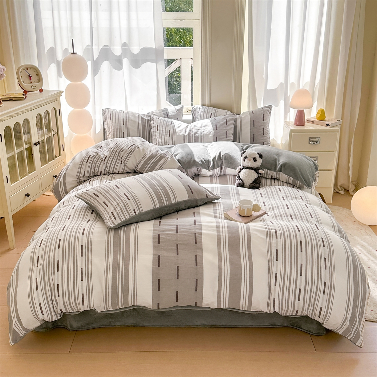 91家纺网 家纺一手货源 找家纺 灰鲸 2025新款A版全棉色织提花B版牛奶绒四件套系列 棉+绒-速写灰