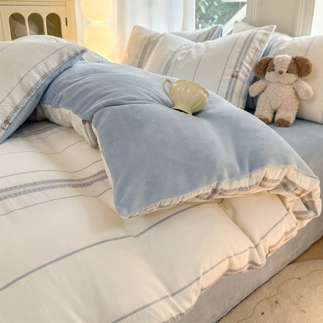 91家纺网 家纺一手货源 找家纺 灰鲸 2025新款A版全棉色织提花B版牛奶绒四件套系列 棉+绒-樱诺蓝