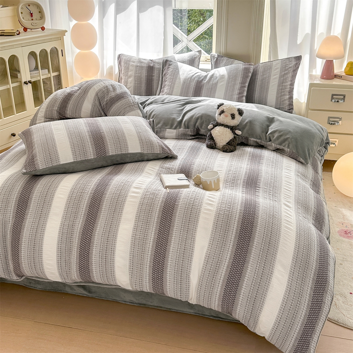 91家纺网 家纺一手货源 找家纺 灰鲸 2025新款A版全棉色织提花B版牛奶绒四件套系列 棉+绒-泛歌灰