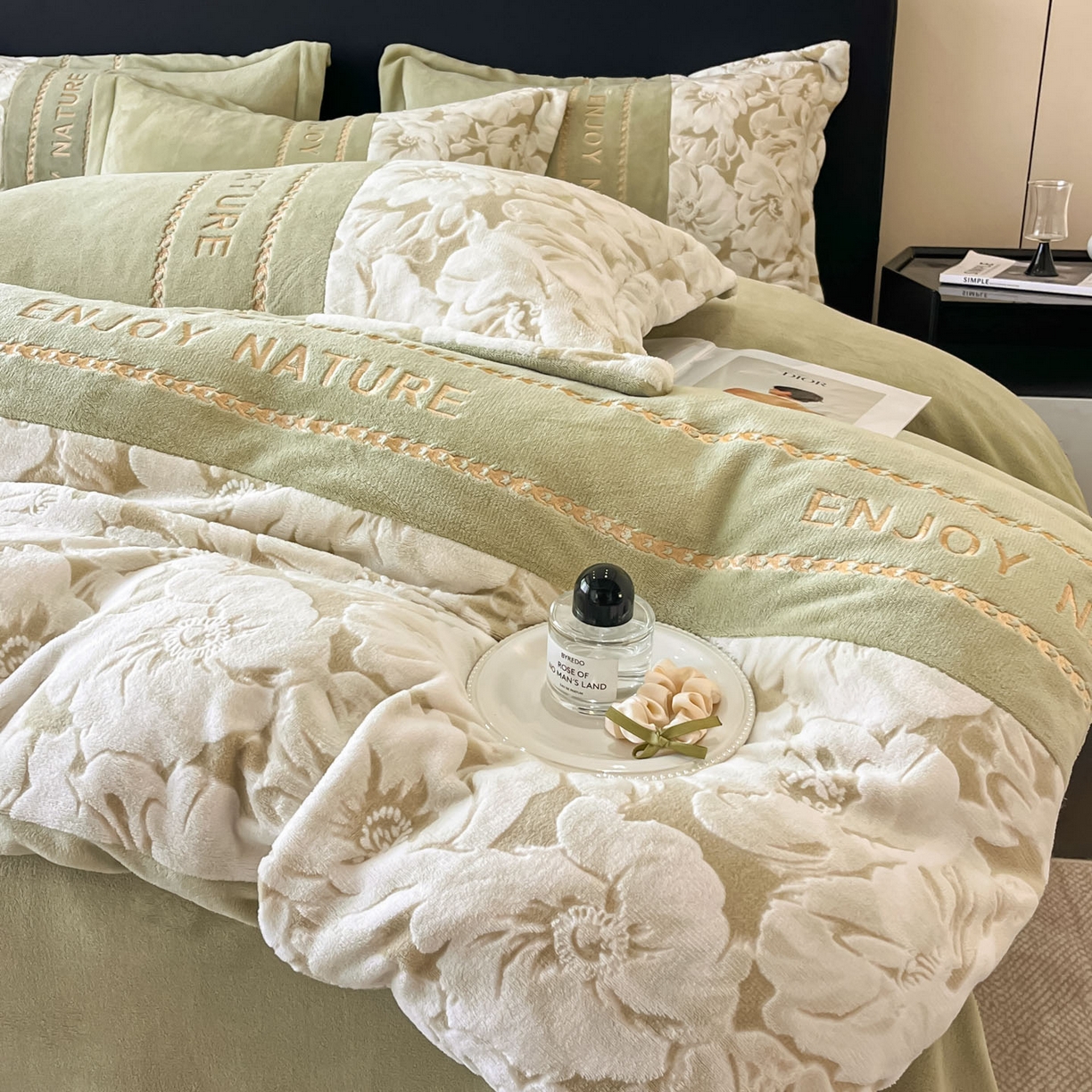 91家纺网 家纺一手货源 找家纺 （总）博纳家纺 2025新款加厚牛奶绒雕花刺绣四件套-繁花倾心