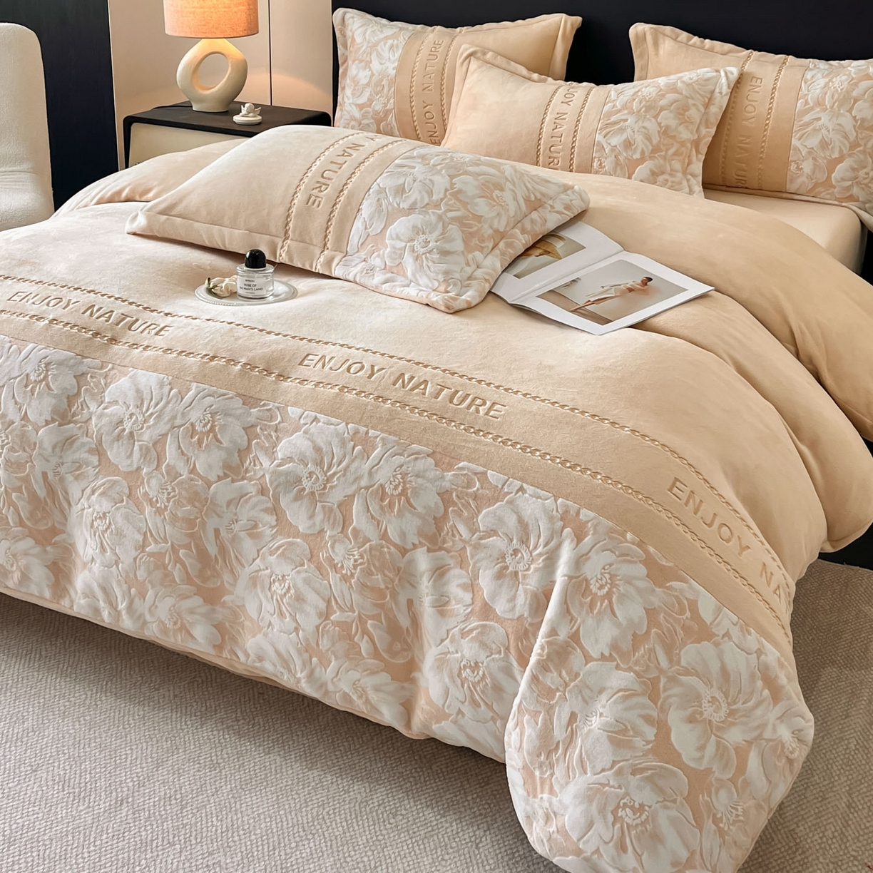 91家纺网 家纺一手货源 找家纺 博纳家纺 2025新款加厚牛奶绒雕花刺绣四件套-繁花倾心 繁花倾心-香槟