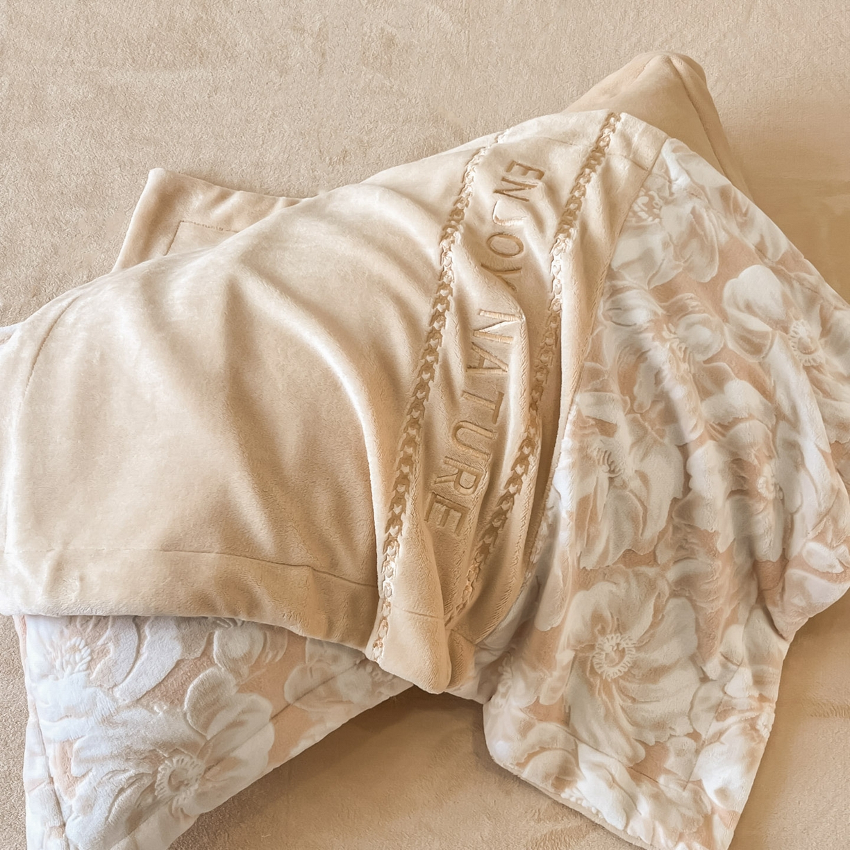 91家纺网 家纺一手货源 找家纺 博纳家纺 2025新款加厚牛奶绒雕花刺绣四件套-繁花倾心 繁花倾心-香槟