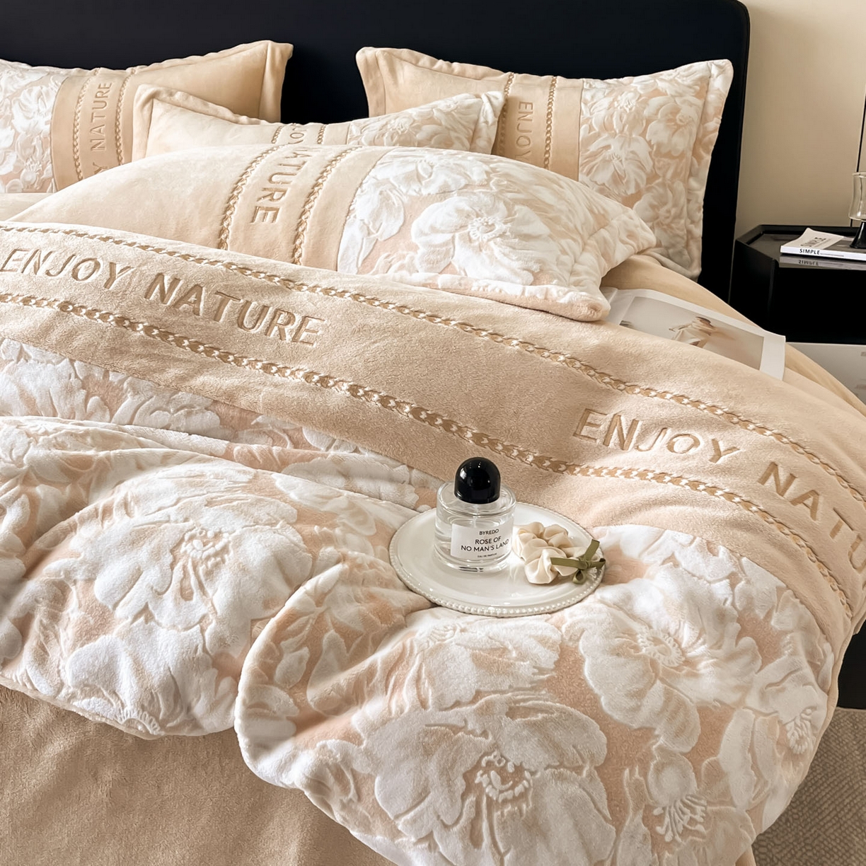 91家纺网 家纺一手货源 找家纺 博纳家纺 2025新款加厚牛奶绒雕花刺绣四件套-繁花倾心 繁花倾心-香槟