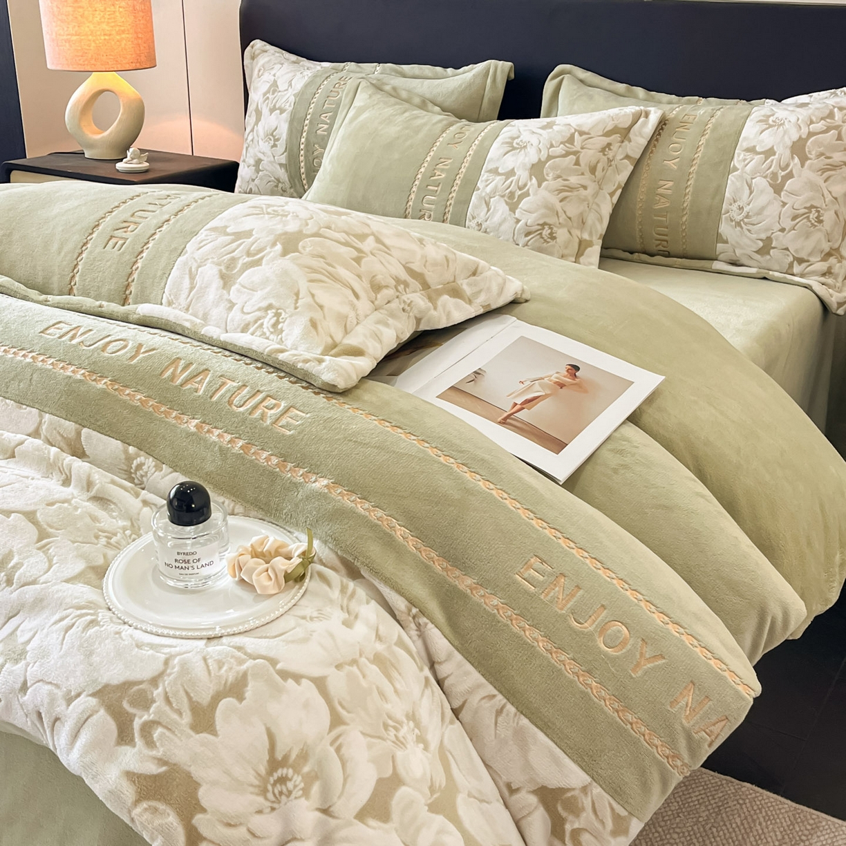 91家纺网 家纺一手货源 找家纺 博纳家纺 2025新款加厚牛奶绒雕花刺绣四件套-繁花倾心 繁花倾心-豆绿