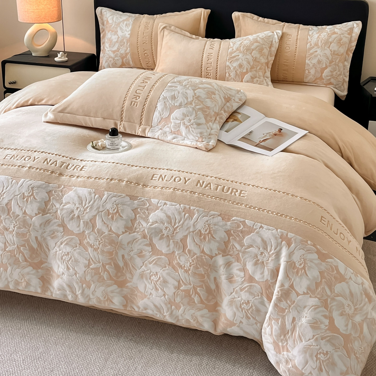 91家纺网 家纺一手货源 找家纺 博纳家纺 2025新款加厚牛奶绒雕花刺绣四件套-繁花倾心 繁花倾心-香槟