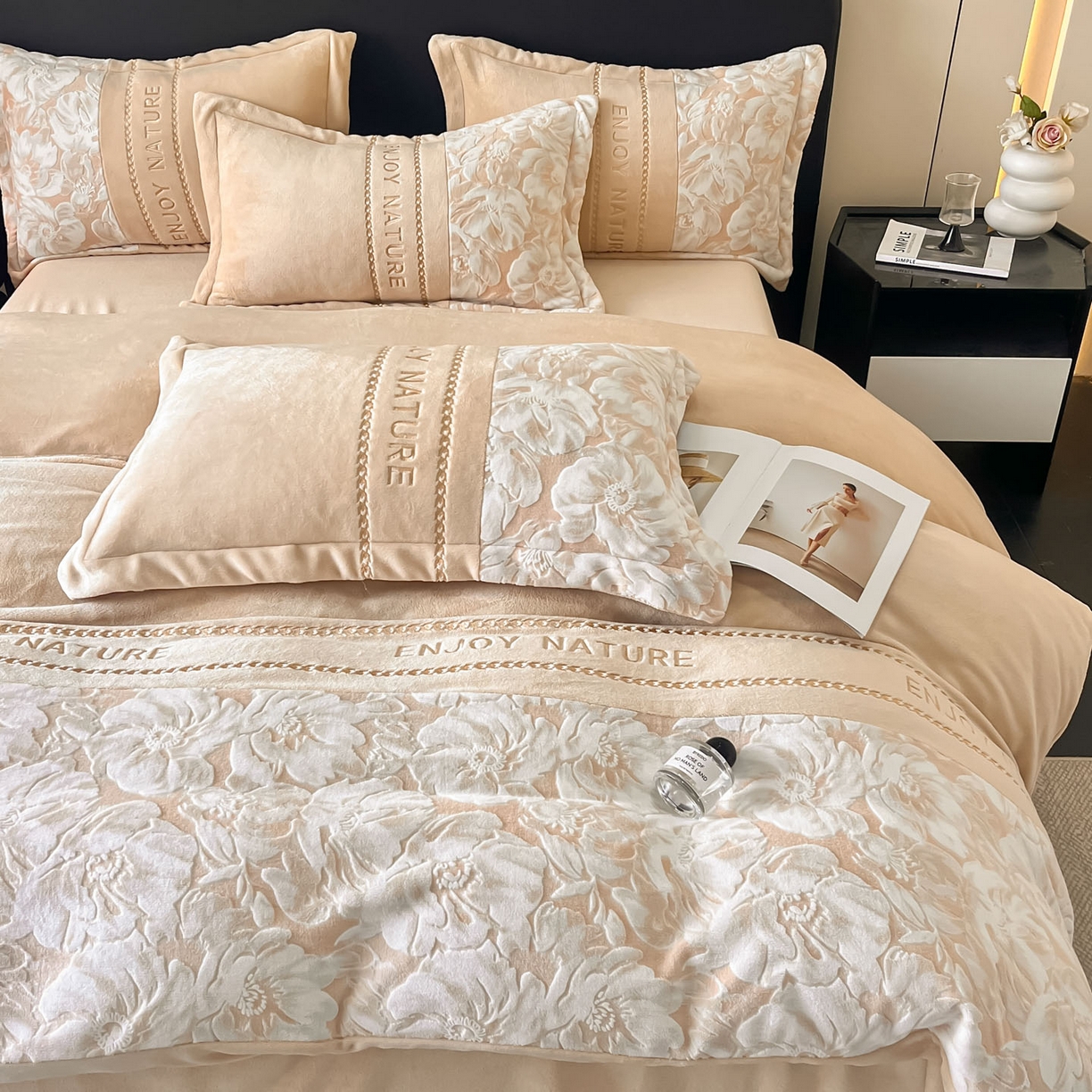 91家纺网 家纺一手货源 找家纺 博纳家纺 2025新款加厚牛奶绒雕花刺绣四件套-繁花倾心 繁花倾心-香槟