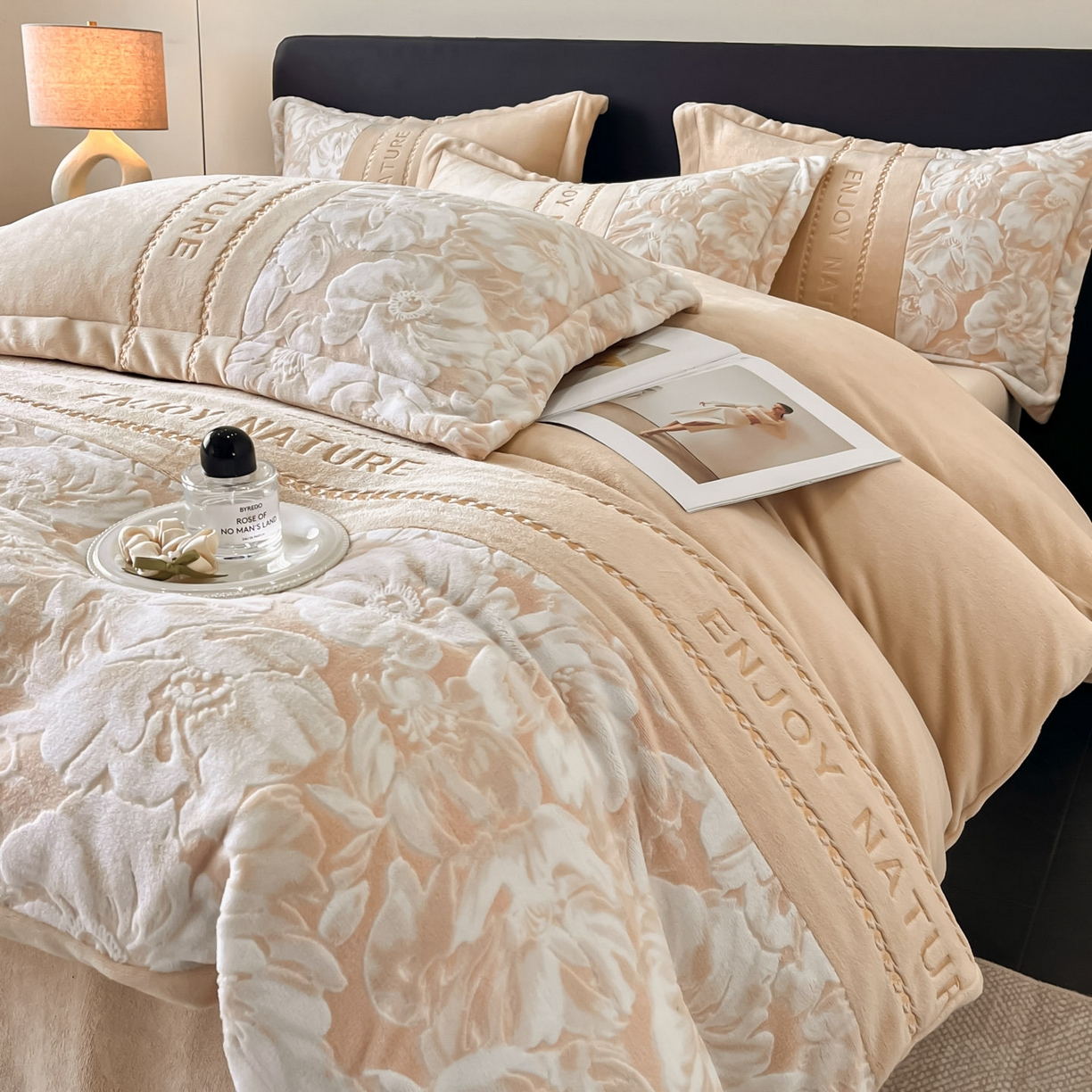 91家纺网 家纺一手货源 找家纺 博纳家纺 2025新款加厚牛奶绒雕花刺绣四件套-繁花倾心 繁花倾心-香槟