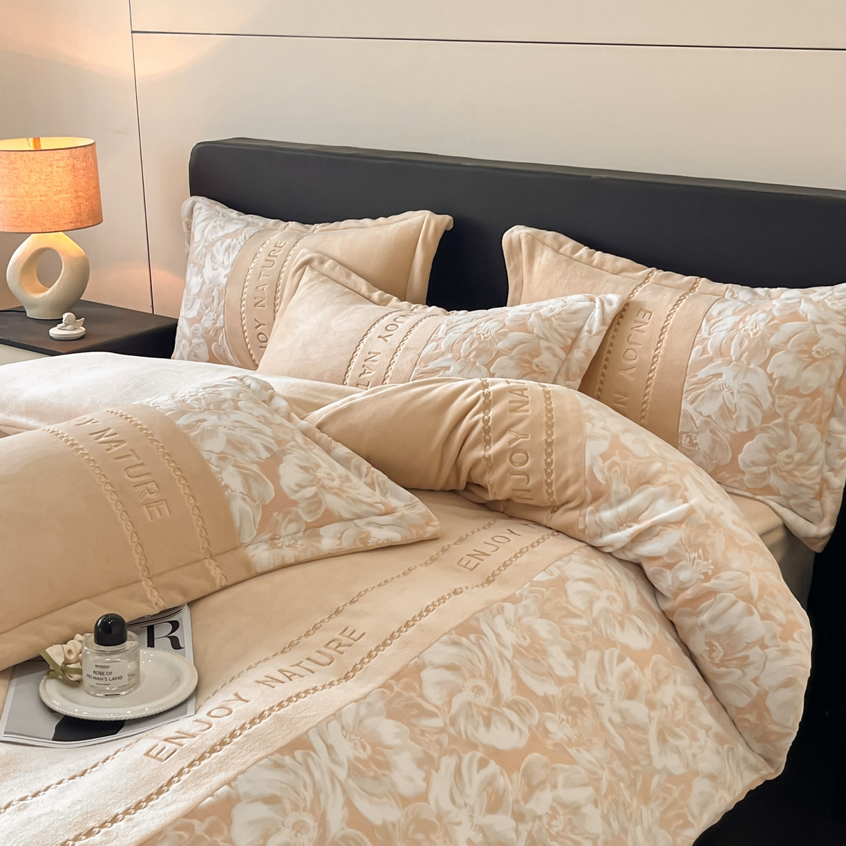 91家纺网 家纺一手货源 找家纺 博纳家纺 2025新款加厚牛奶绒雕花刺绣四件套-繁花倾心 繁花倾心-香槟