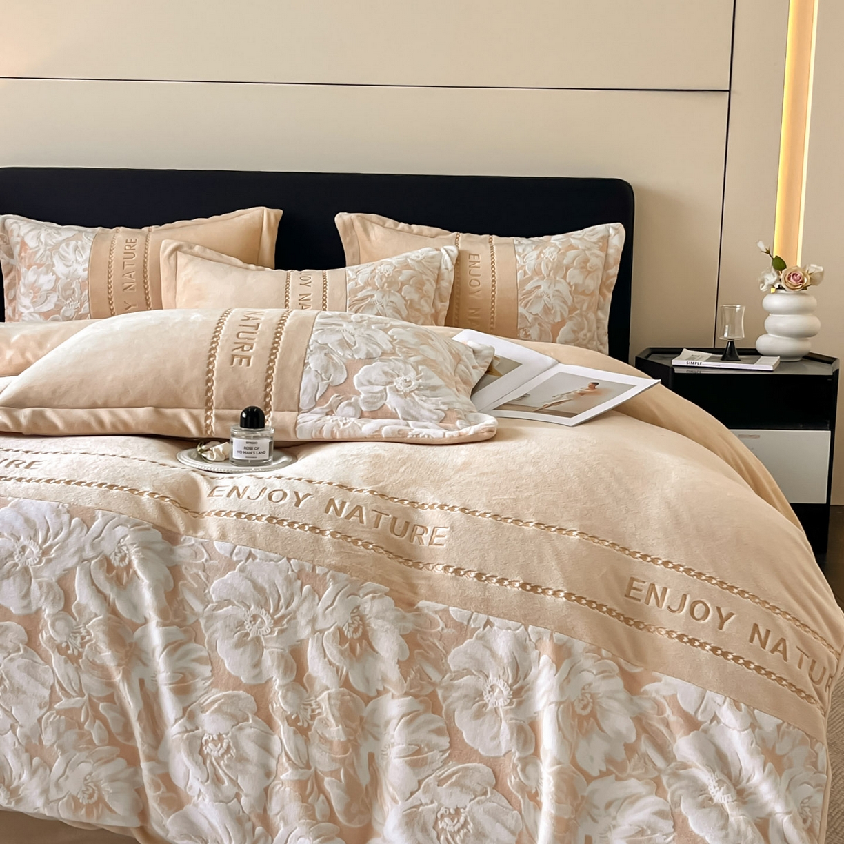 91家纺网 家纺一手货源 找家纺 博纳家纺 2025新款加厚牛奶绒雕花刺绣四件套-繁花倾心 繁花倾心-香槟