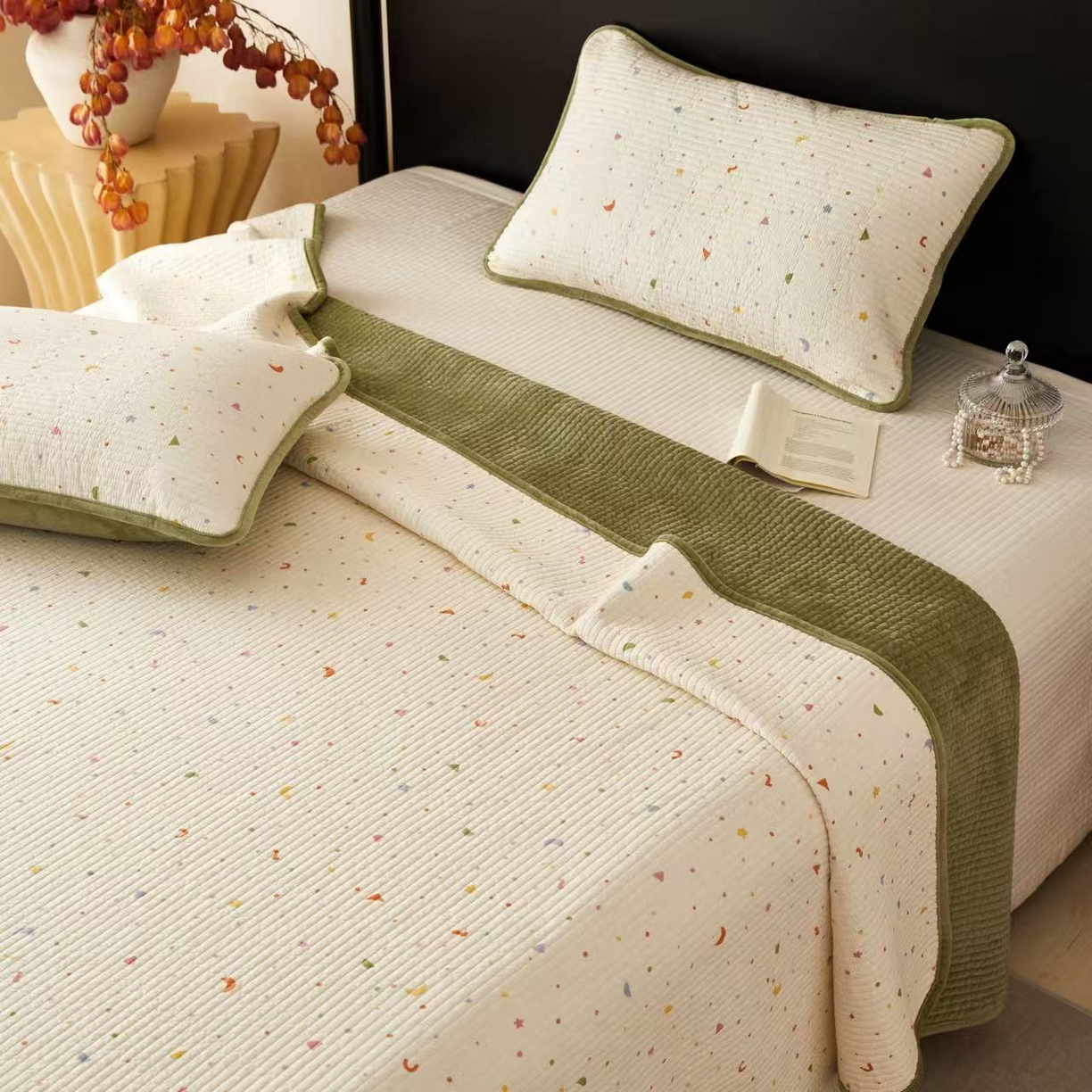 91家纺网 家纺一手货源 找家纺 （总）莎果家纺 2025冬季新款热推冬季必备寒冷的冬季有了它便多了些温暖婴儿绒+全棉床盖三件套