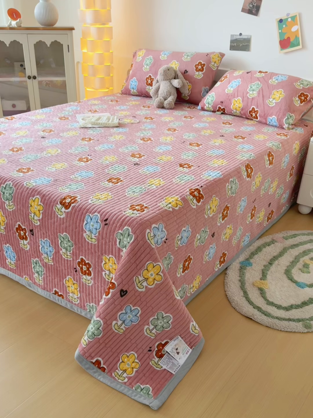 91家纺网 家纺一手货源 找家纺 棉乐町家居 2025新款高克重牛奶绒夹棉印花床盖 国色天香