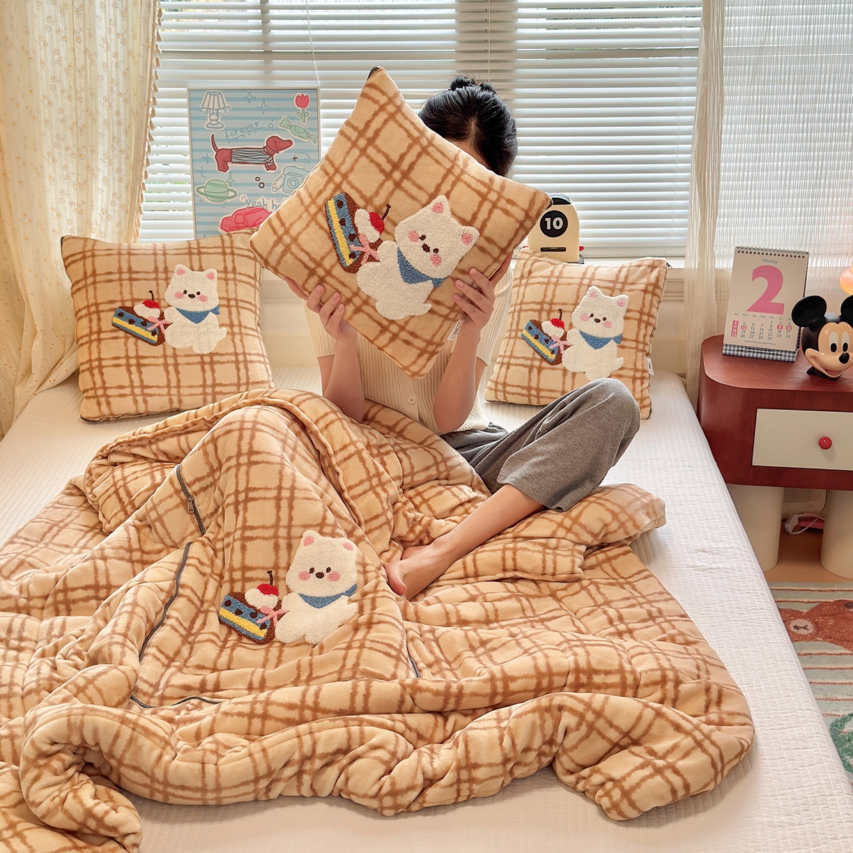 91家纺网 家纺一手货源 找家纺 （总）铭宣家居 2025新款牛奶绒毛巾绣软萌抱枕被